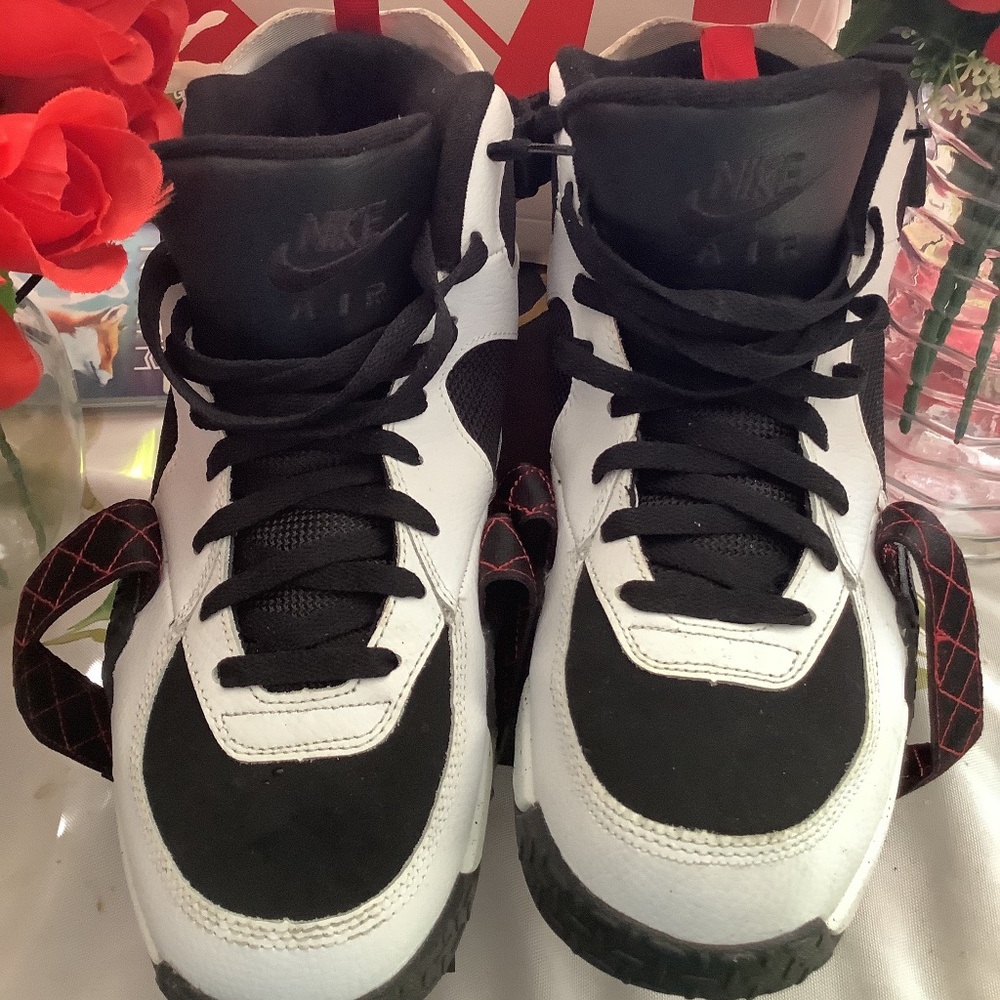 Nike air raid white university red black